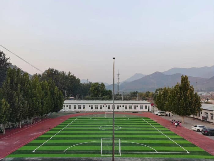 Завершено строительство седьмого стадиона в рамках благотворительного проекта Лухана "First Football Class"
