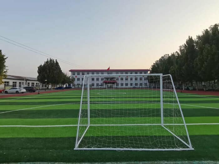 Завершено строительство седьмого стадиона в рамках благотворительного проекта Лухана "First Football Class"