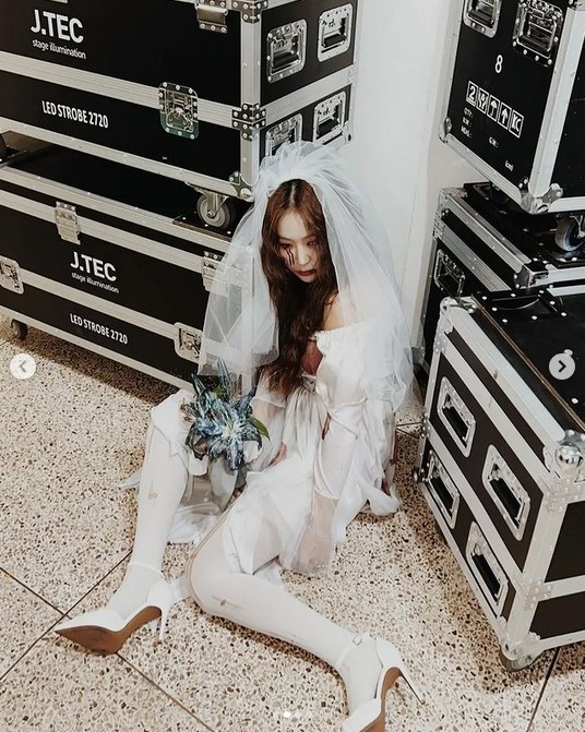 Сою в костюме «трупа невесты» на недавнем концерте MC Mong