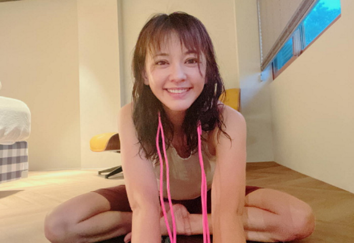 Тайваньская актриса похвасталась, что муж готовит для нее трижды в день, пока она на самоизоляции из-за недавно диагностированного у нее коронавируса