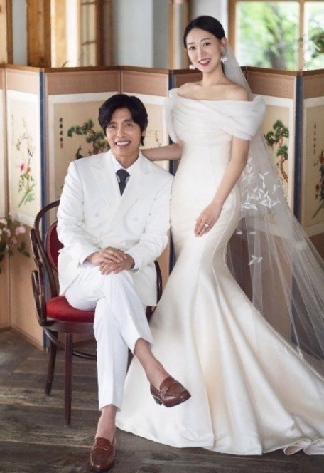 52-летний Чхве Сон Кук и его 28-летняя девушка официально поженились
