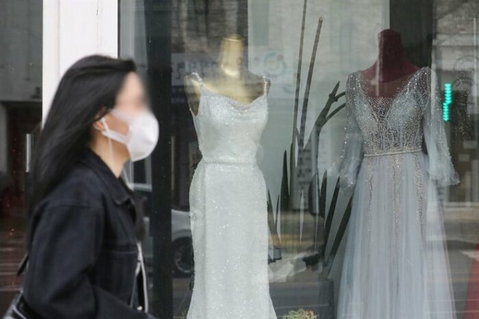 Молодое поколение Южной Кореи все более безразлично относится к браку