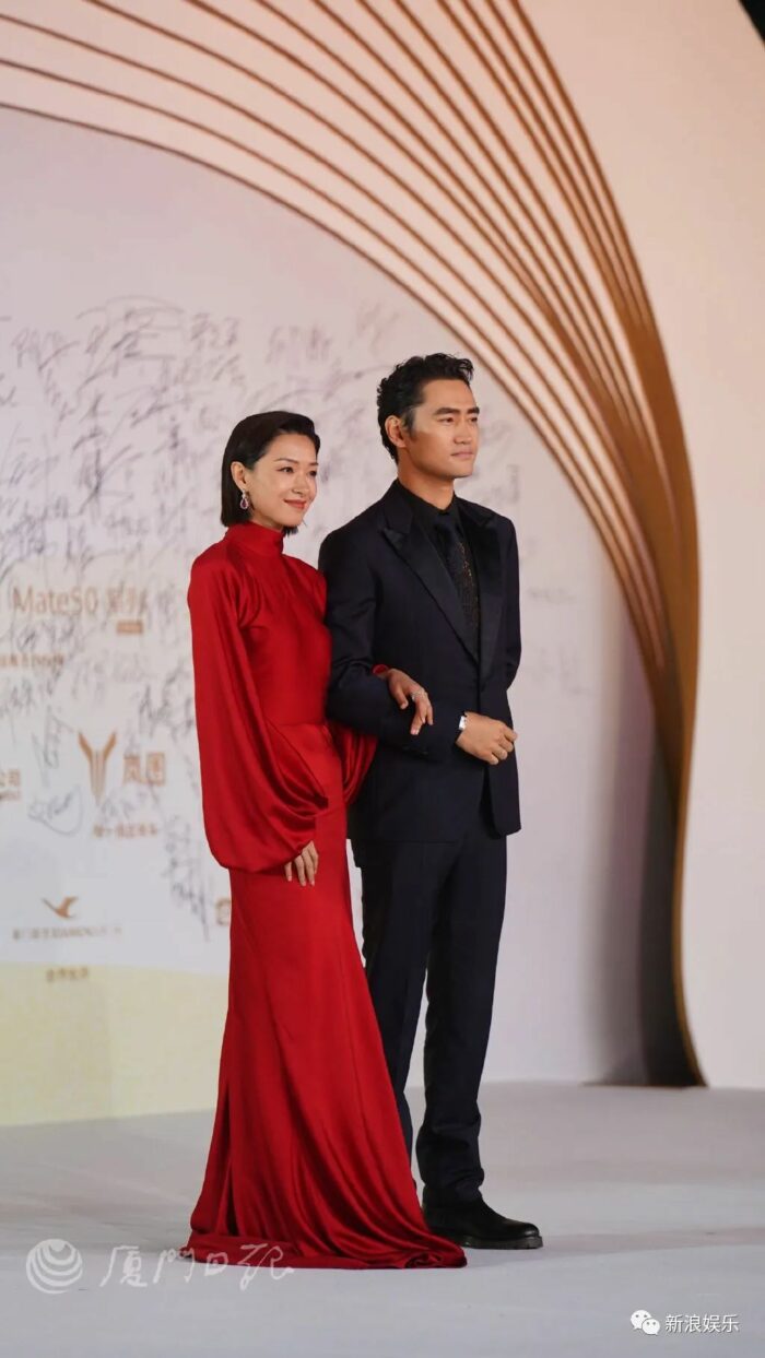 Наряды китайских звёзд на церемонии закрытия премии "Golden Rooster"-2022