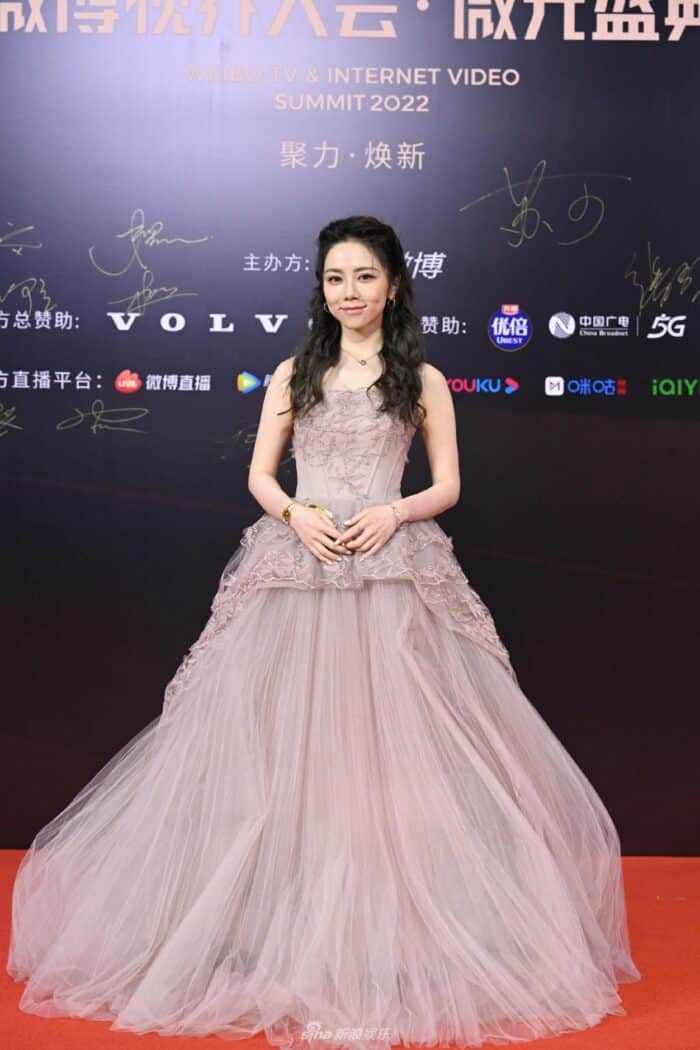Китайские знаменитости на красной дорожке Weibo Vision 2022