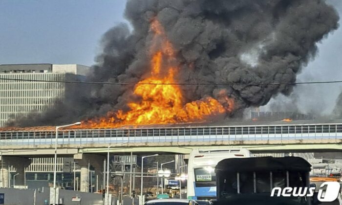 5 человек погибли и 37 пострадали в пожаре после ДТП на автомагистрали рядом с Сеулом 