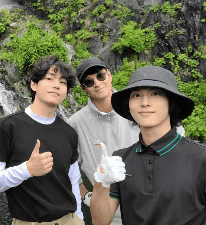 Ви из BTS сыграл в гольф вместе с актерами Им Ши Ваном и Кан Дон Воном  