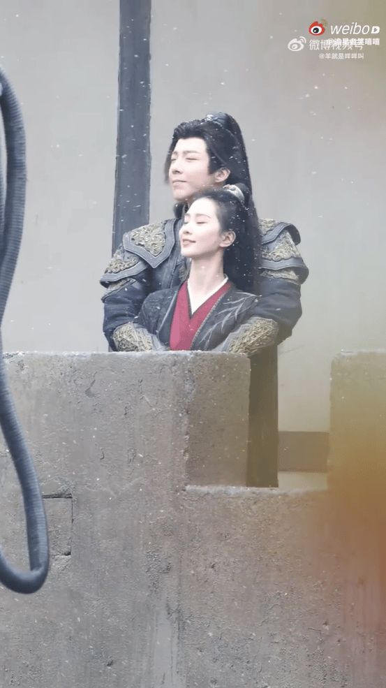 Лю Ши Ши и Лю Юй Нин на съёмках дорамы "Путешествие к любви"