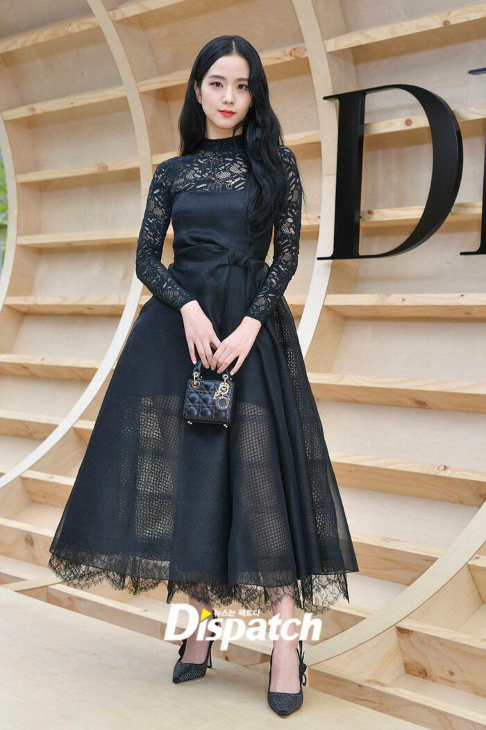 Кто же настоящий "Человек Dior": Джису из BLACKPINK или фигуристка Ким Юн А?