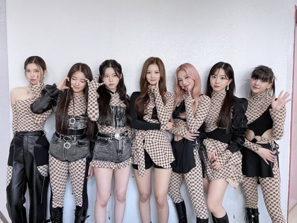 Спорные наряды женских K-Pop групп в 2022 году