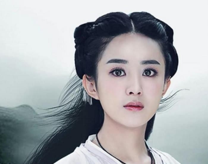 Косметическая компания для рекламы своего продукта подделала подпись Чжао Ли Ин