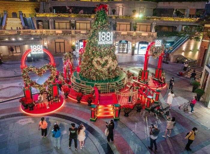 Самые красивые рождественские ёлки Китая 2022