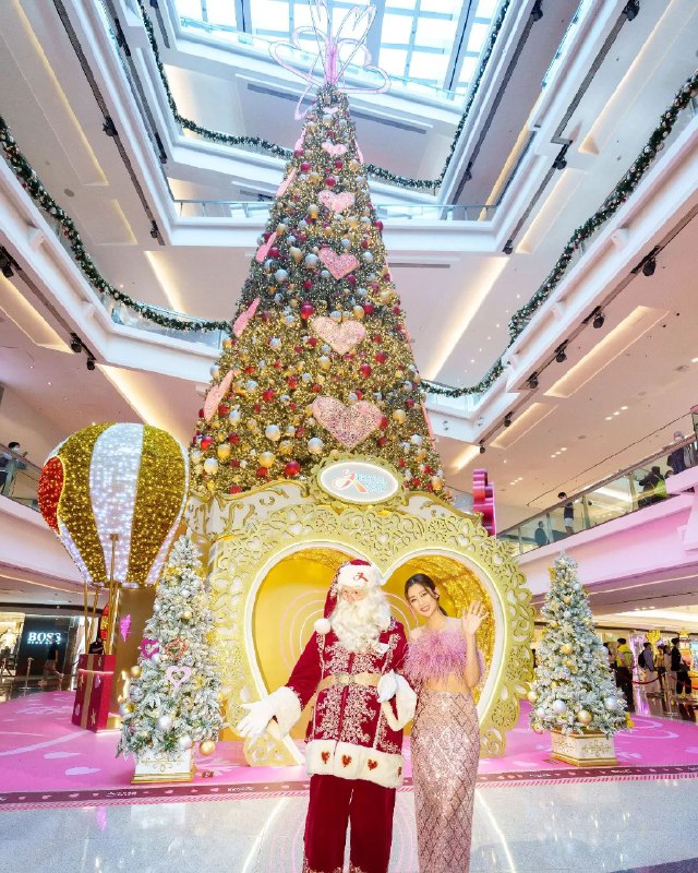 Самые красивые рождественские ёлки Китая 2022