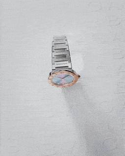 Лиса из BLACKPINK представляет часы со своим собственным дизайном