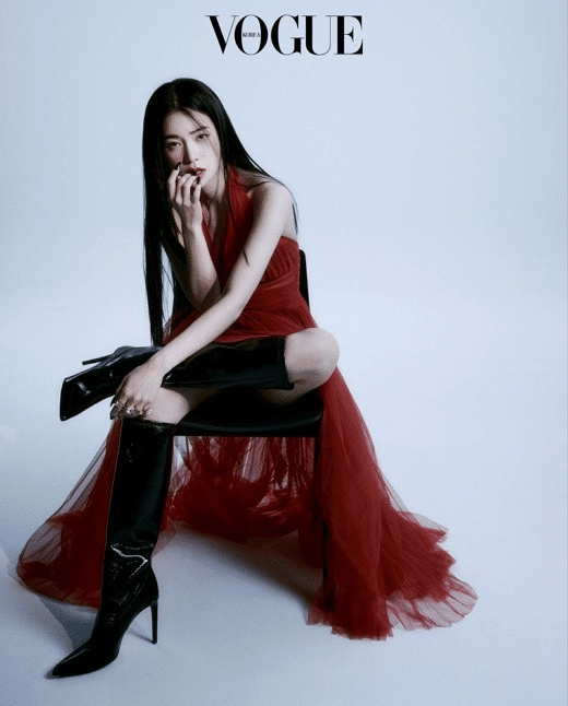 Восходящая звезда Лим Джи Ён из дорамы “Слава” украсила февральскую обложку Vogue Korea