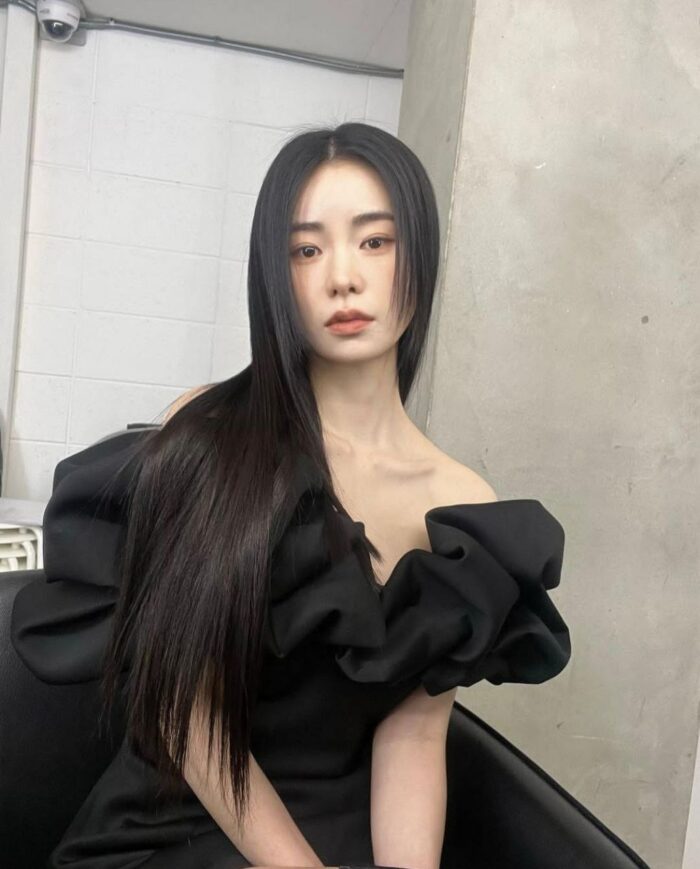 Актриса дорамы "Слава" Им Джи Ён опубликовала закулисные фото со съемок для Vogue Korea