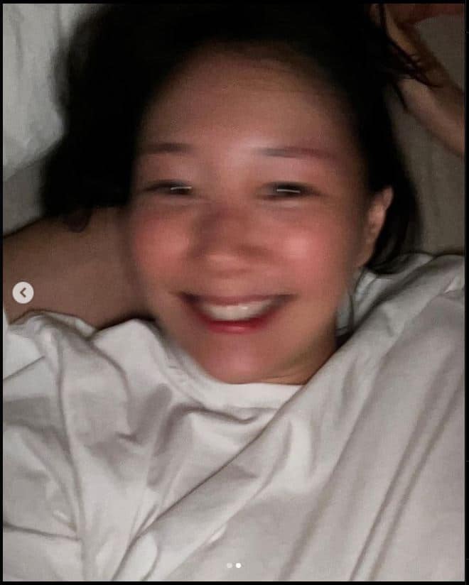 Ли Ю Ен объявила о своих отношениях, выложив селфи в постели 