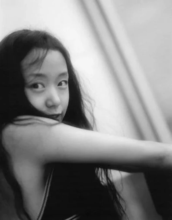 В сети распространились фото звезды дорамы "Ускоренный курс романтики" Чон До Ён в двадцатилетнем возрасте