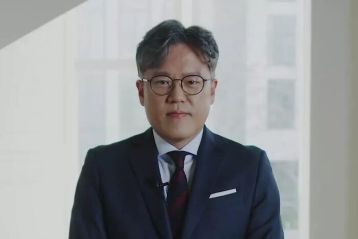 Финансовый директор SM Entertainment объяснил причины, по которым SM против враждебного поглощения HYBE