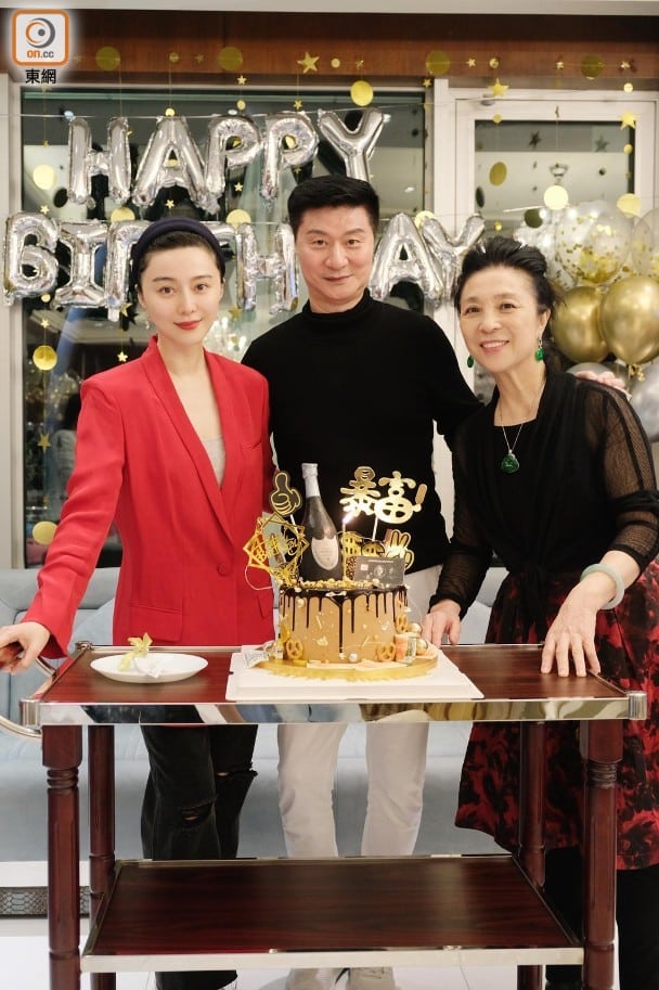 Родители Фань Бин Бин уверены, что ей рано выходить замуж