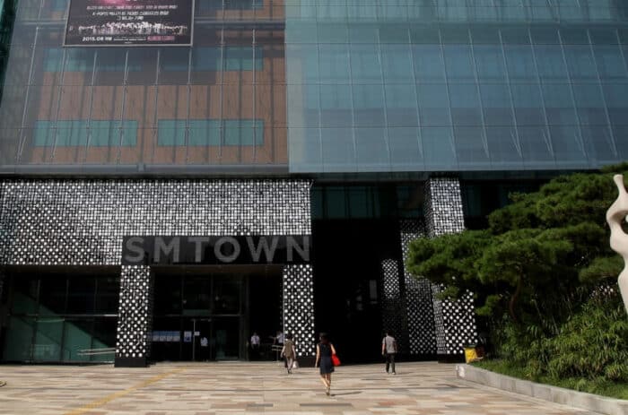 Суд наложил временный запрет на выпуск новых акций SM Entertainment