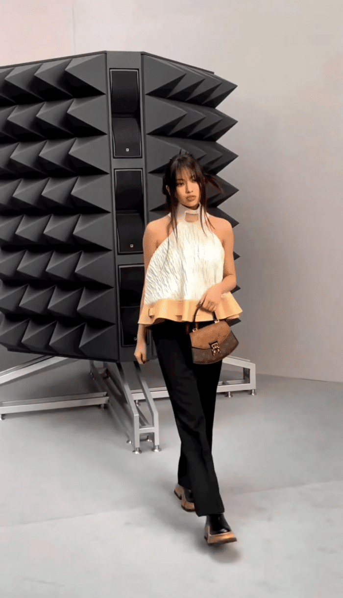 14-летняя Хеин из NewJeans поражает своей аурой модели на показе Louis Vuitton 
