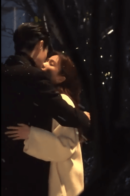 Дилан Ван и Бай Лу на съёмках сцены поцелуя