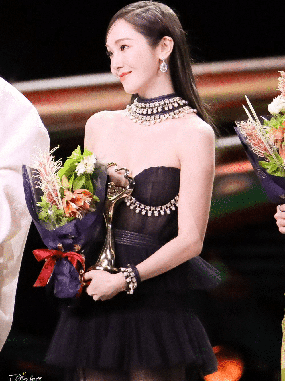 Джессика Чон одержала ослепительную победу в номинации «выдающаяся певица» на Weibo Night