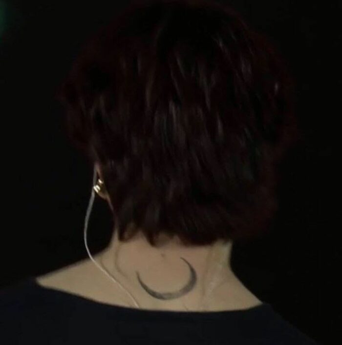 Чимин из BTS показал свою татуировку на спине 
