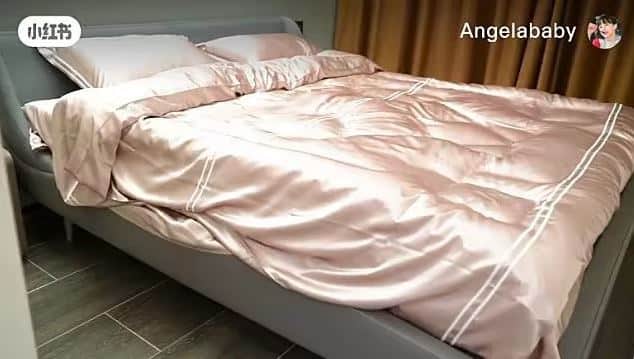 Видео Анджелы Бейби из спальни вызвало бурную реакцию в Сети