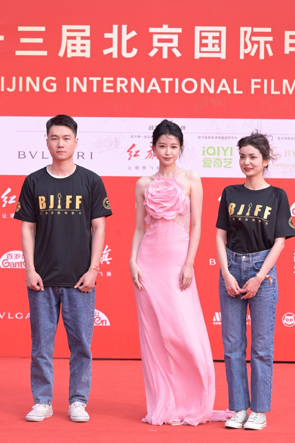 Китайские звёзды на красной дорожке Пекинского кинофестиваля 2023
