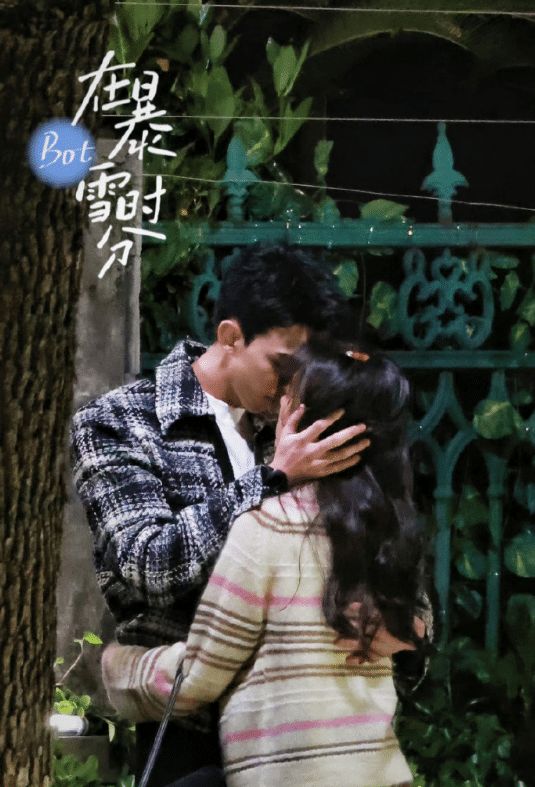 У Лэй и Чжао Цзинь Май на съёмках сцены поцелуя дорамы "Во время метели"