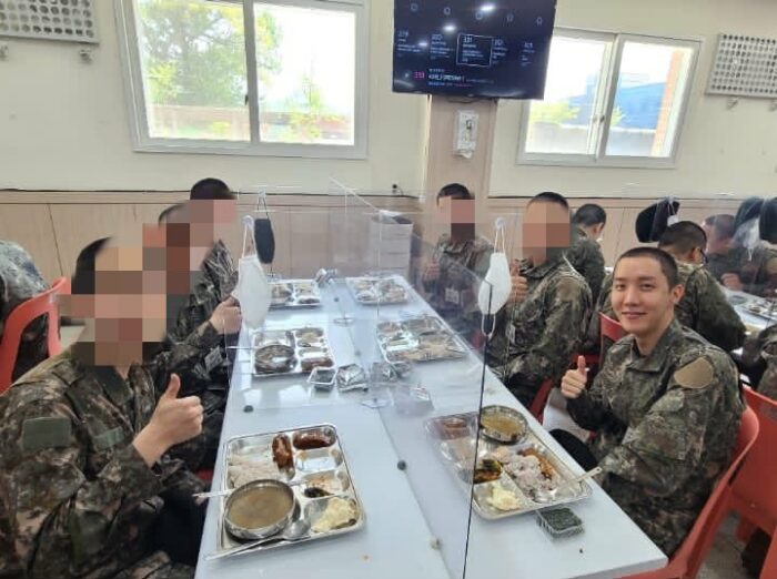 Новые фото Джей-Хоупа из BTS из армии