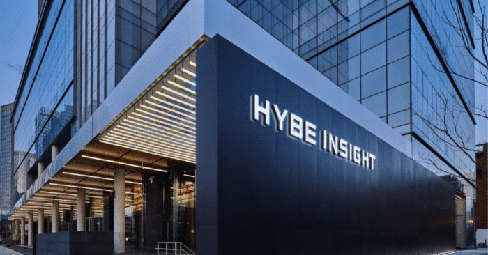 Зарубежные инвесторы покупают акции HYBE, YG и JYP, но продают акции SM