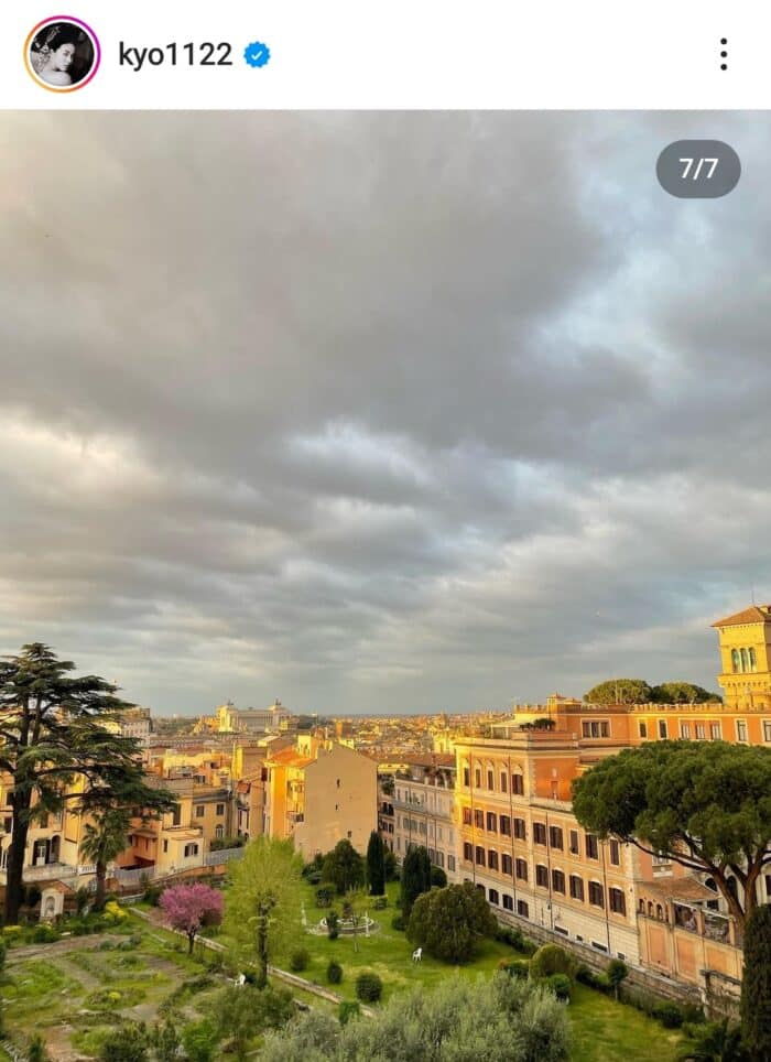 Сон Хе Гё поделилась фото из поездки в Италию