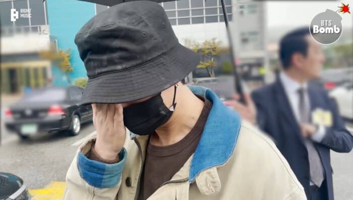 Участники BTS со слезами на глазах провожали Джей-Хоупа в армию 