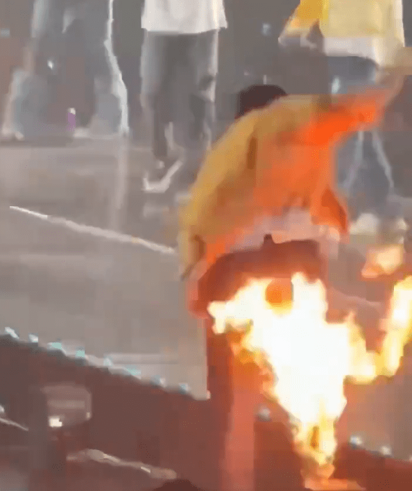 Участник группы TREASURE получил ожог во время концерта
