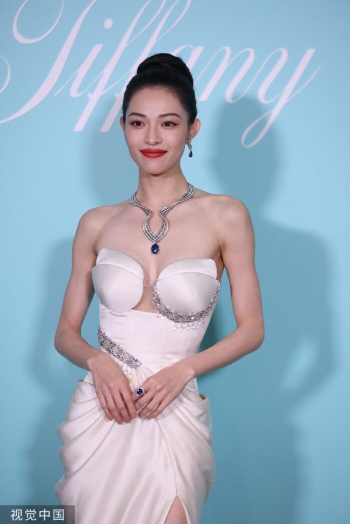 Китайские знаменитости на красной дорожке мероприятия от ювелирного бренда