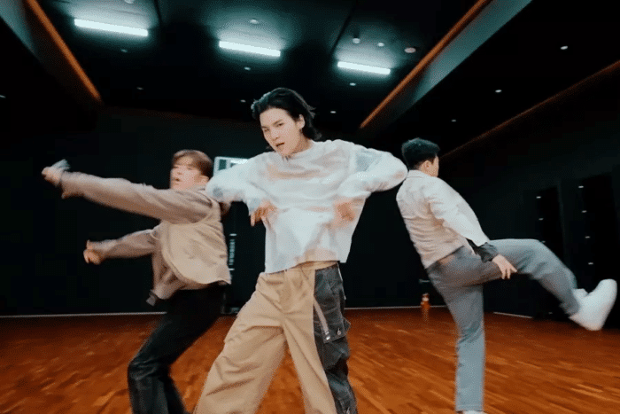 Шуга из BTS продемонстрировал мощную хореографию для "Haegeum"
