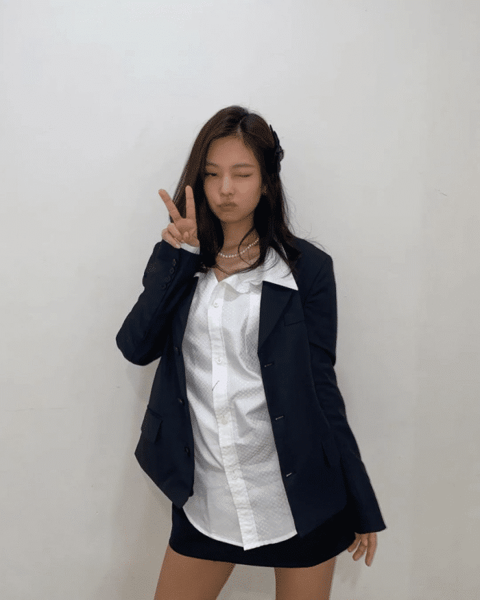 Одеваться в стиле Дженни из BLACKPINK: полное руководство по созданию образов, как у K-pop иконы моды