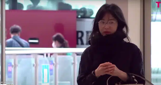 Сон Хе Гё излучает уверенность в образе без макияжа на пути в Нью-Йорк