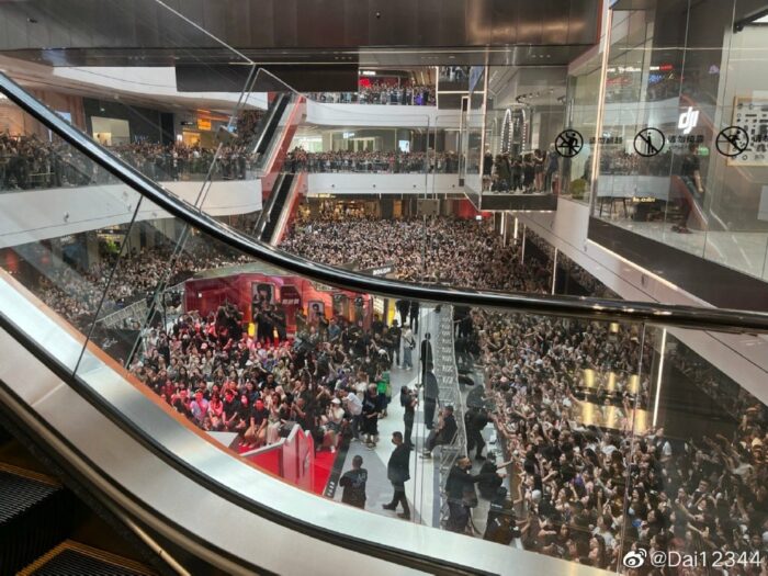 Появление Дилана Вана в торговом центре в Чунцине вызвало угрозу давки