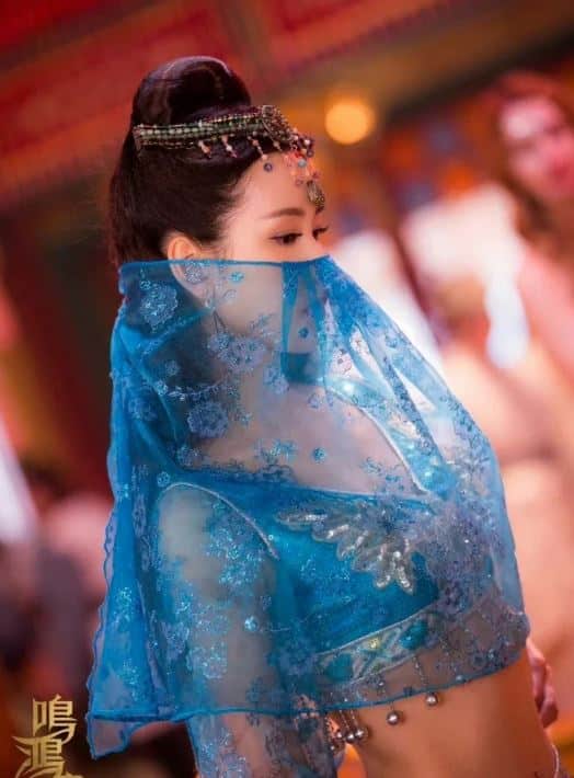Красавицы с голубыми вуалями из китайских дорам