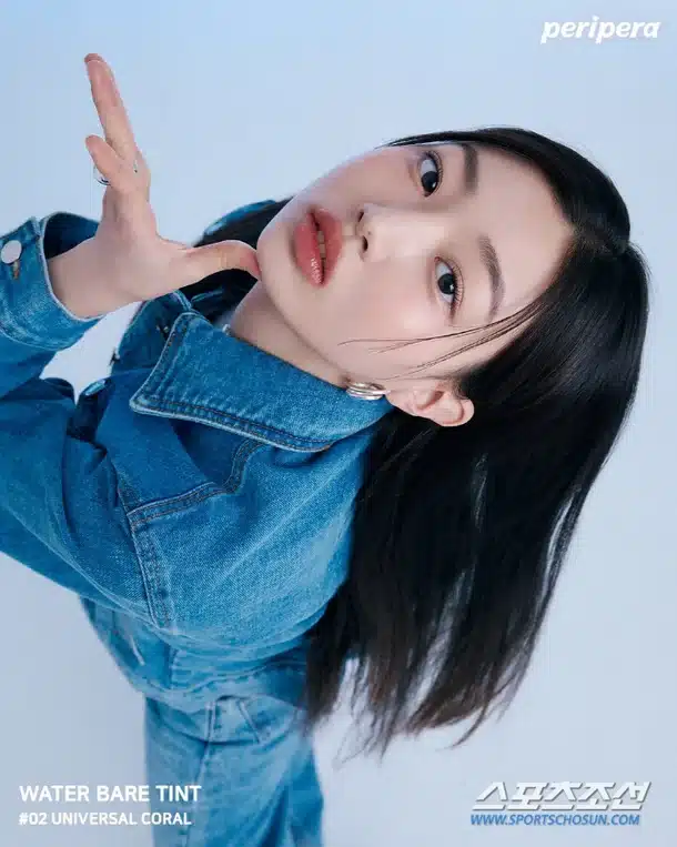 Младшая сестра Джихё из TWICE приняла участие в рекламной кампании косметического бренда