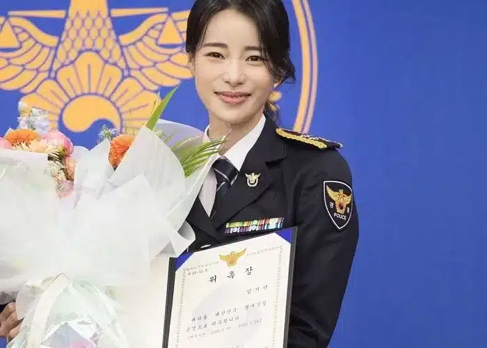 Лим Джи Ён из дорамы "Слава" стала почетным офицером полиции
