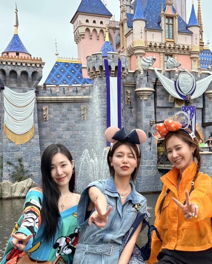 Суён, Тиффани и Юри из Girls' Generation вместе отправились в Disneyland