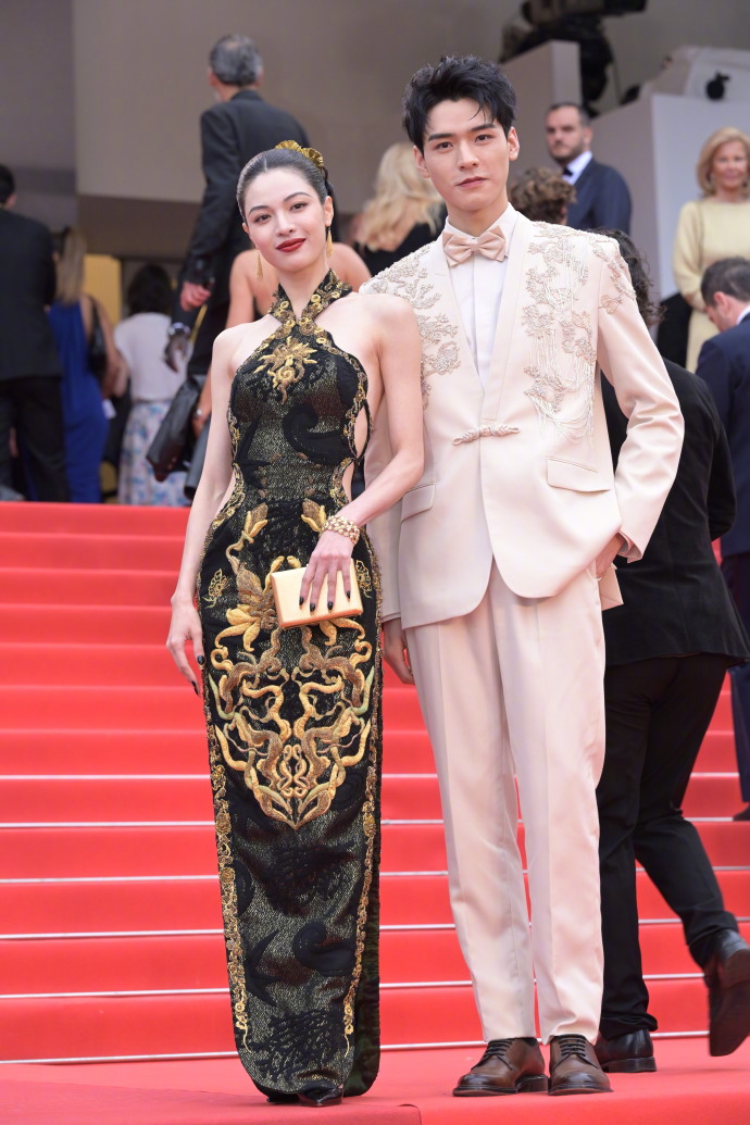 Гун Цзюнь и Чжун Чу Си на премьере фильма "Индиана Джонс 5" в Каннах
