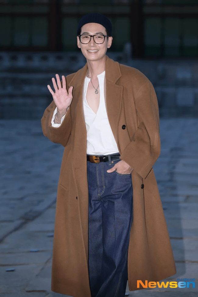 Корейские мужчины-знаменитости на гламурном показе мод Gucci Cruise 2024