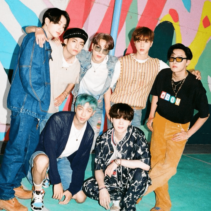 В честь десятилетия группы BTS центр Сеула окрасится в фиолетовый
