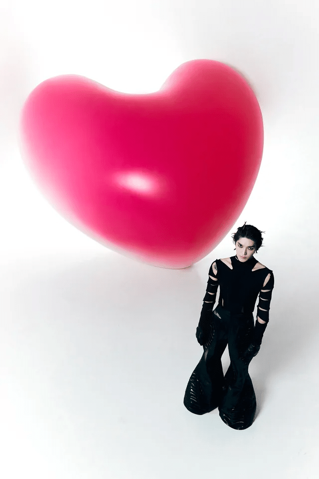 Мрачная «вампирская» харизма Тэёна из NCT на новых фото для альбома «SHALALA»