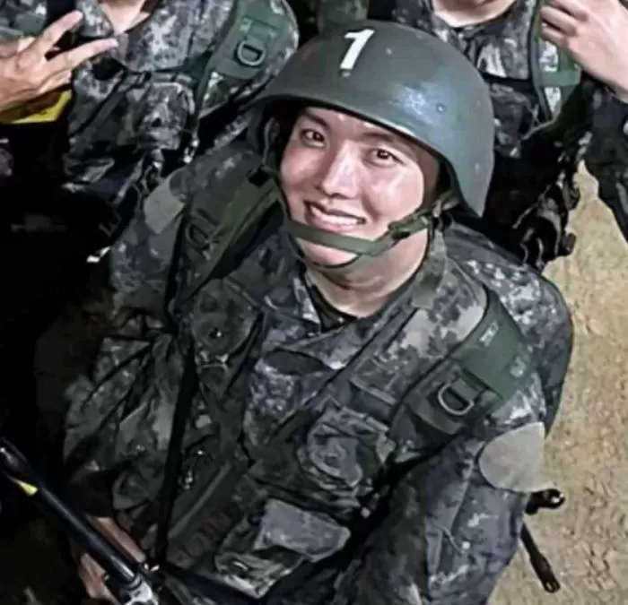 Джей-Хоуп из BTS стал помощником инструктора в тренировочном лагере